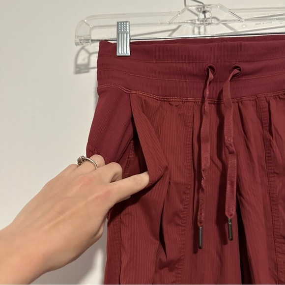 Lululemon dance studio joggers in Savannah burgundy - Picture 4 of 12